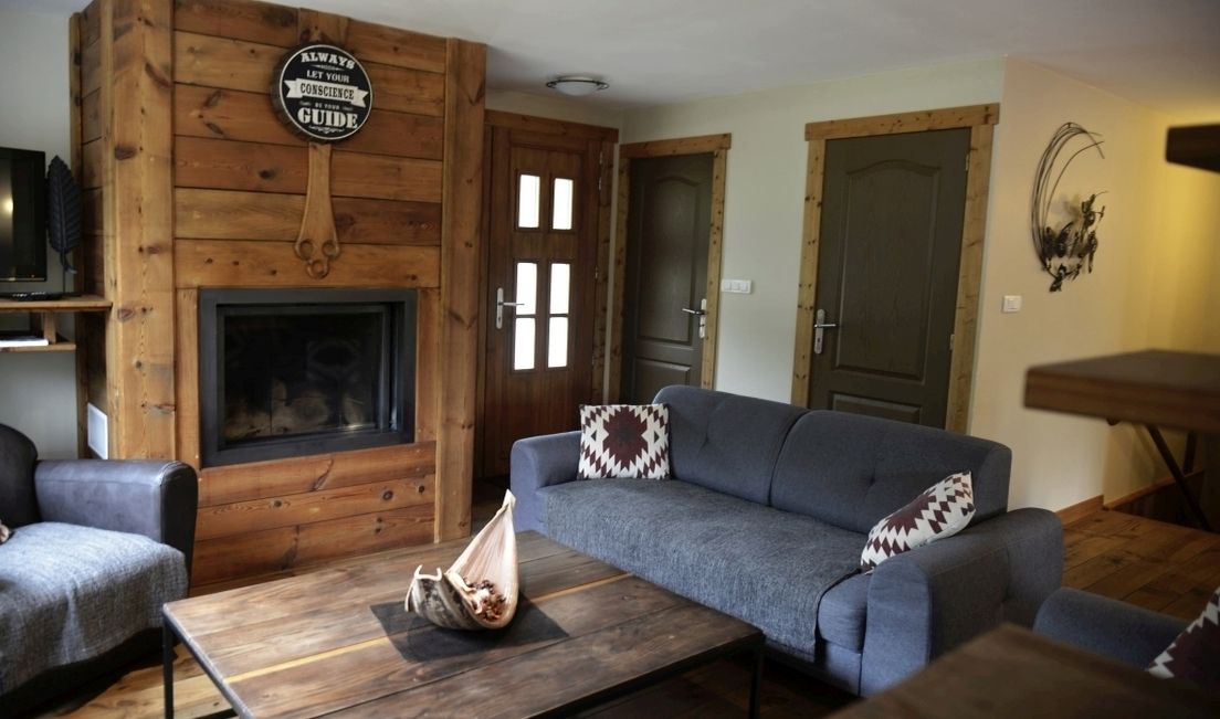 Salon avec Cheminée au Chalet Clairlune